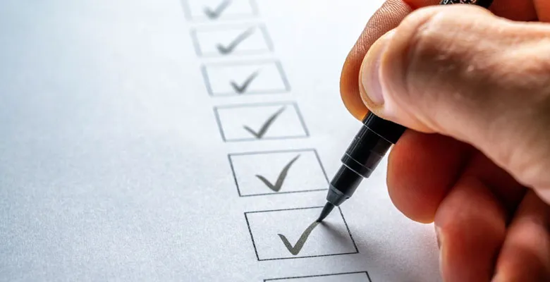 Organização de estoque e lista de materiais de limpeza para empresa