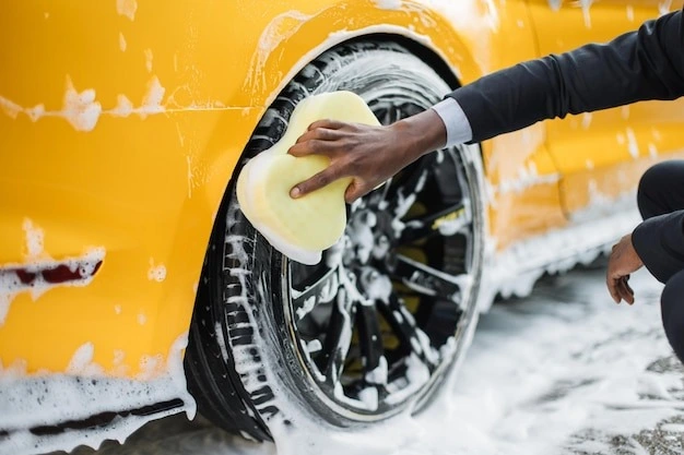 Lavagem de rodas utilizando produtos de limpeza automotiva profissional